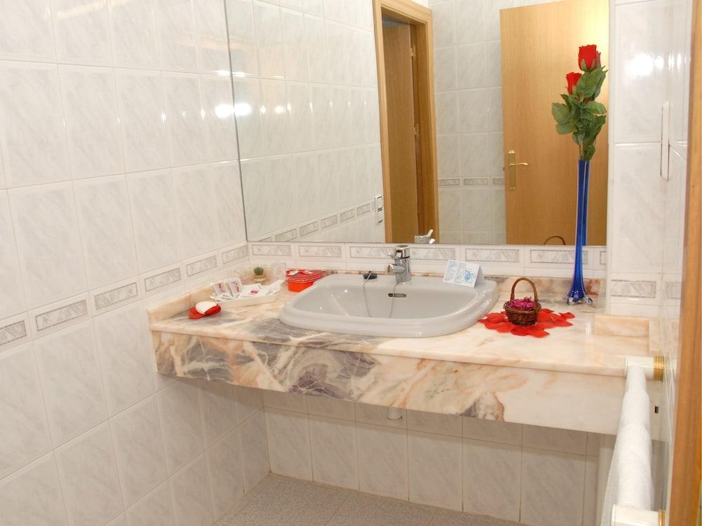 La Imperial Hotel Luceni Ngoại thất bức ảnh