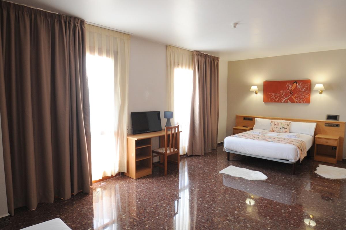 La Imperial Hotel Luceni Ngoại thất bức ảnh