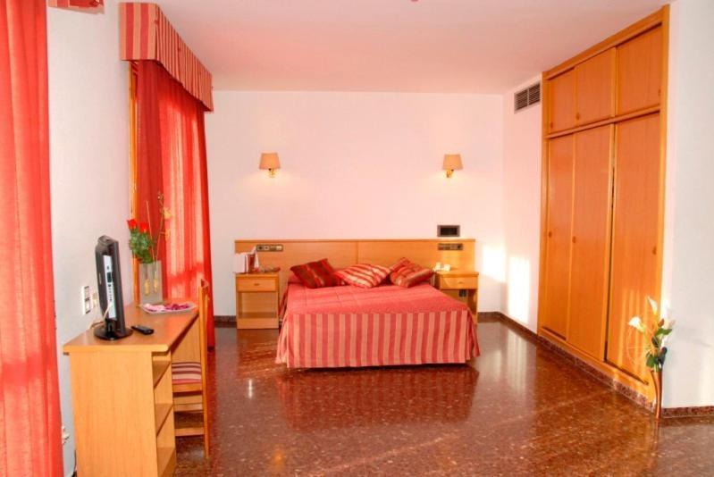 La Imperial Hotel Luceni Phòng bức ảnh