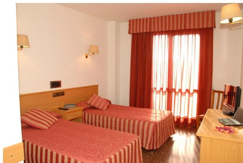 La Imperial Hotel Luceni Phòng bức ảnh